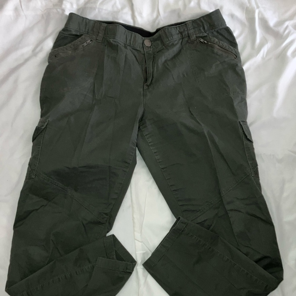 Woman’s Olive Cargo Pants
